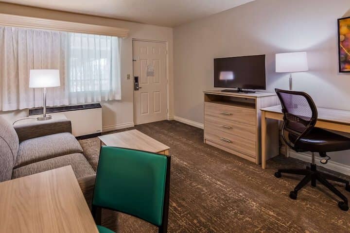 Room 12 of 33