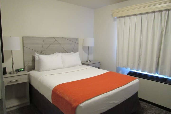 Room 17 of 33