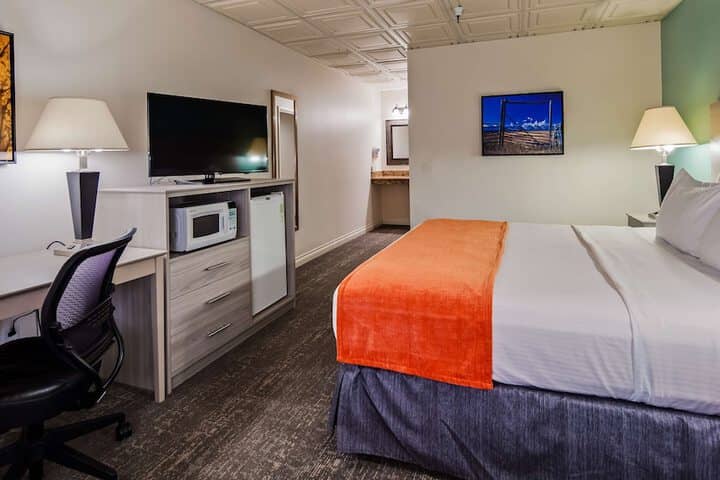 Room 4 of 33