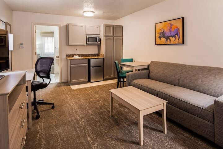 Room 10 of 33