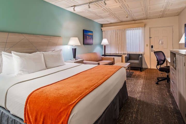 Room 5 of 33